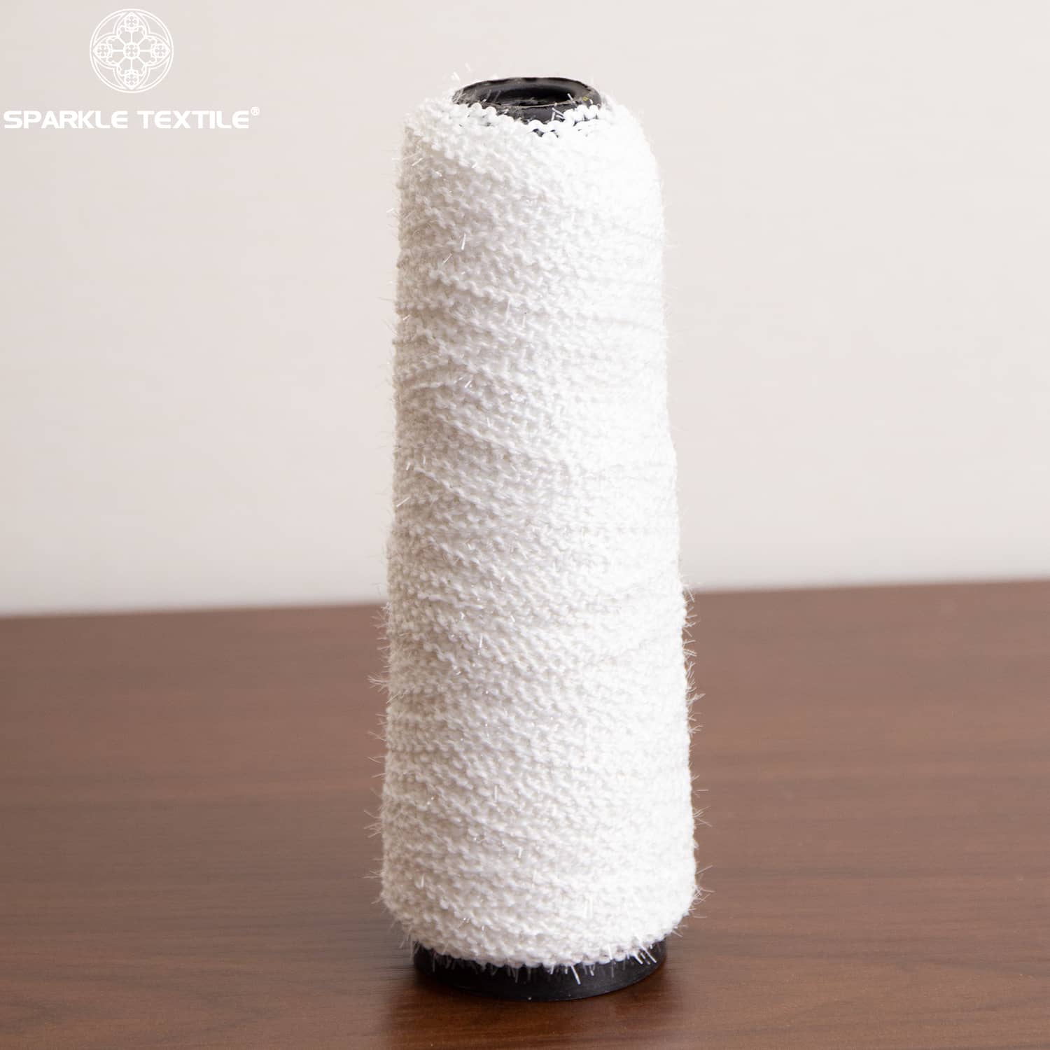 White Eyelash Yarn 100% Polyester Half Velvet Fancy Yarn Soft Feather Yarn for Loungewear Fabric Knitting