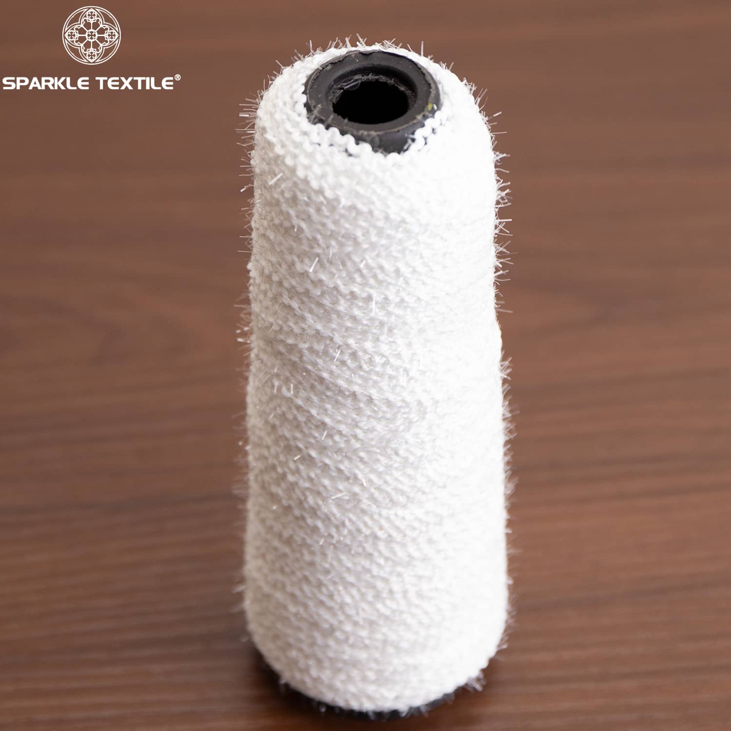 White Eyelash Yarn 100% Polyester Half Velvet Fancy Yarn Soft Feather Yarn for Loungewear Fabric Knitting