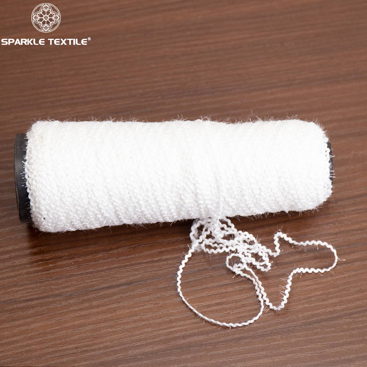 White Eyelash Yarn 100% Polyester Half Velvet Fancy Yarn Soft Feather Yarn for Loungewear Fabric Knitting