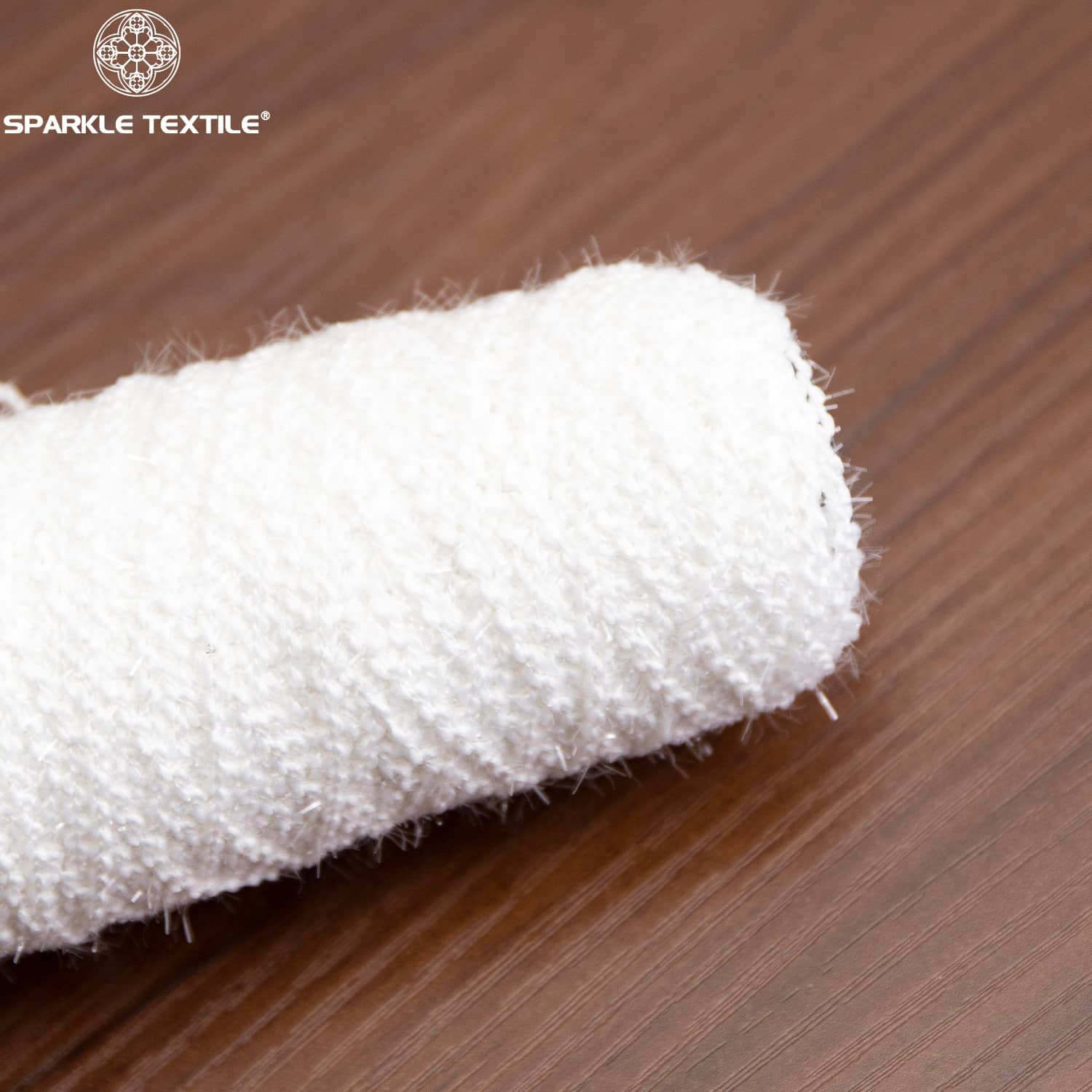 White Eyelash Yarn 100% Polyester Half Velvet Fancy Yarn Soft Feather Yarn for Loungewear Fabric Knitting