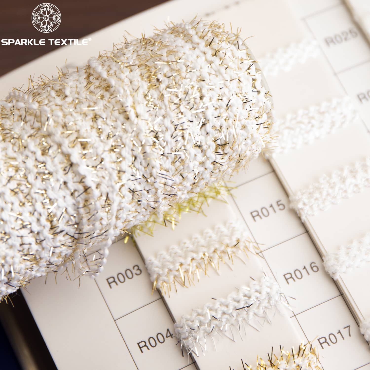 White Gold Spike Toothbrush Yarn Polyester Metallic Chenille Fancy Yarn Shiny Brushed Yarn for Fabric Knitting Weaving
