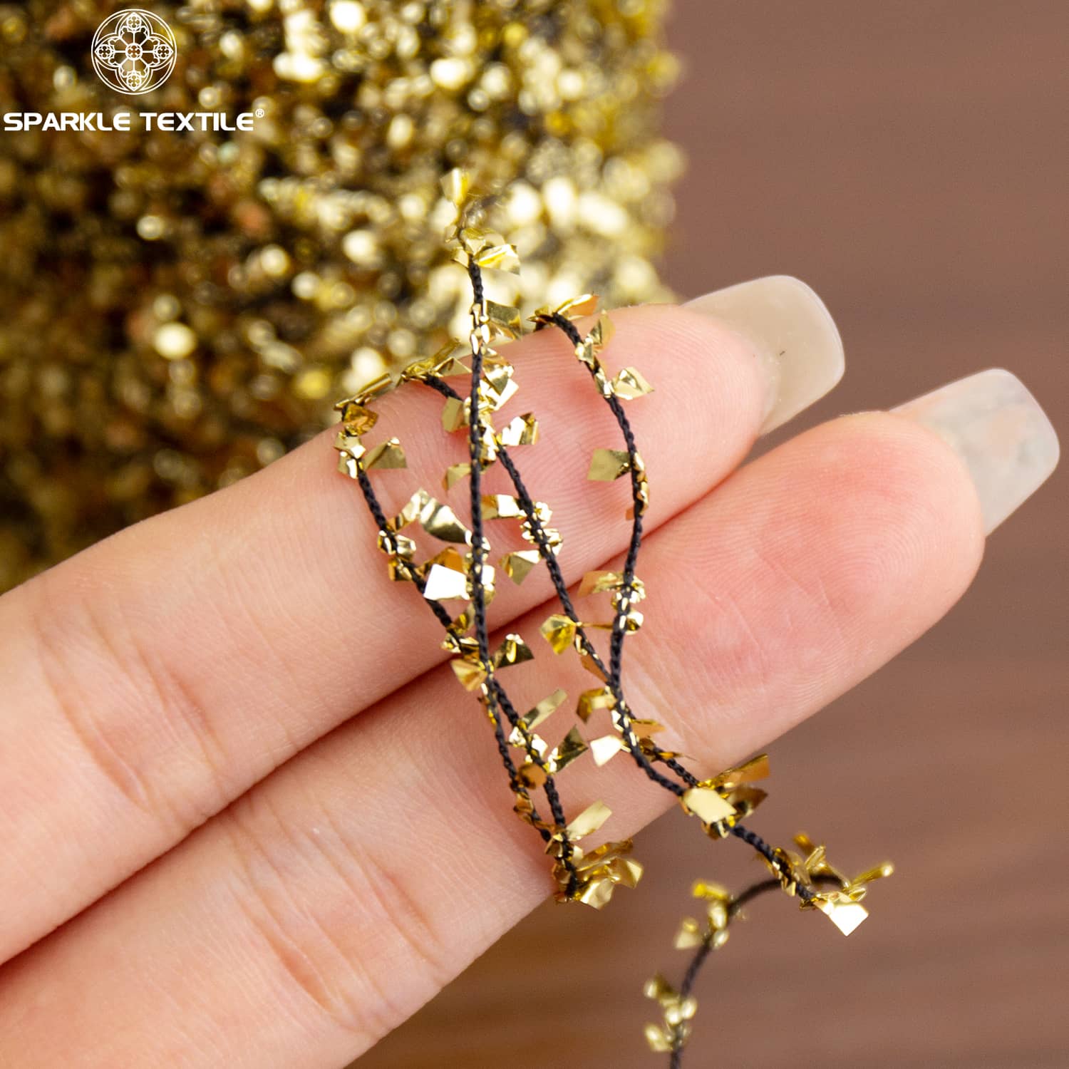 Wholesale PET Metallic Fancy Yarn Black Core Gold Chip Confetti Yarn Gold Butterfly Yarn for Knitted Weaving Sweater Jacket