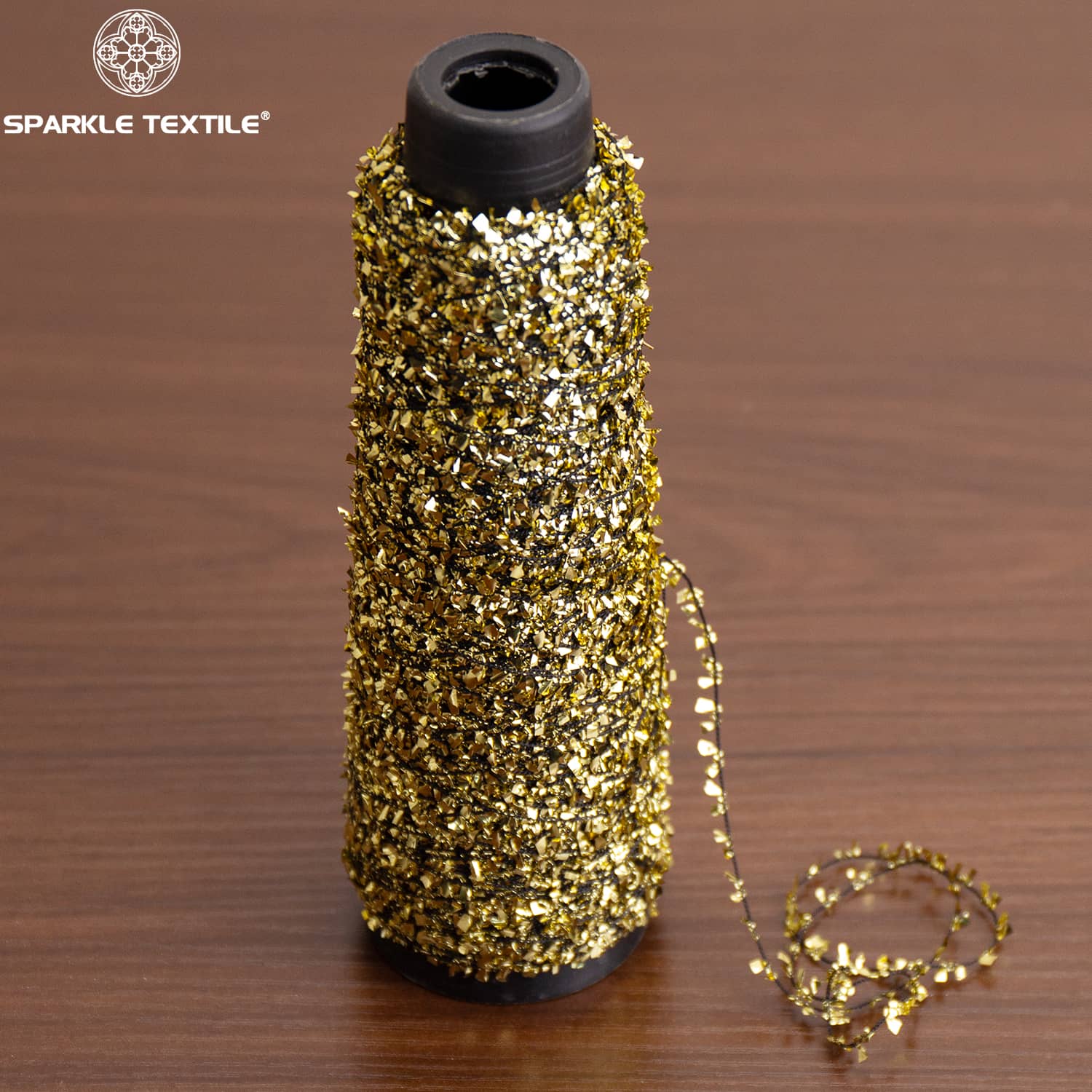 Wholesale PET Metallic Fancy Yarn Black Core Gold Chip Confetti Yarn Gold Butterfly Yarn for Knitted Weaving Sweater Jacket