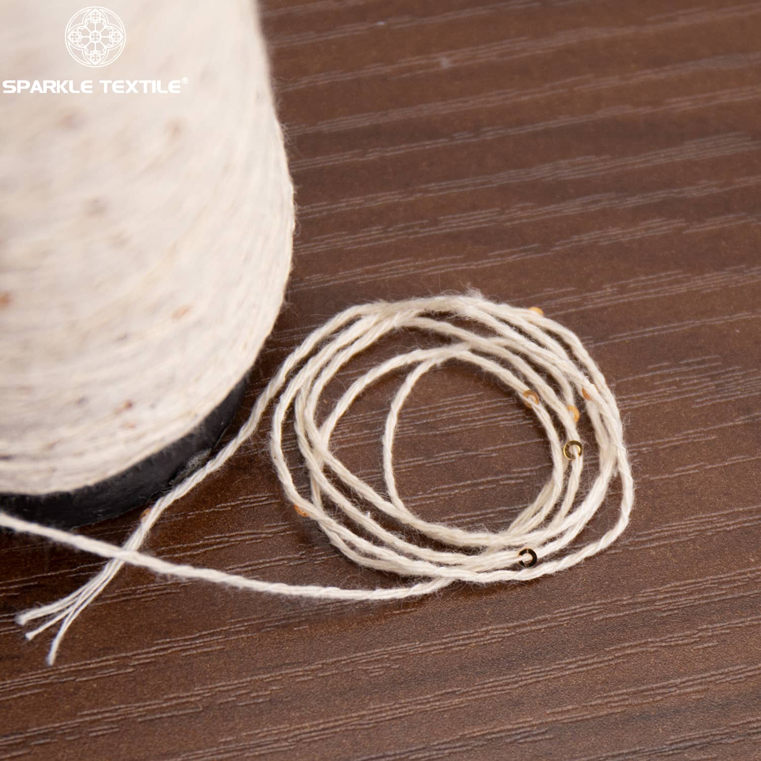 Beige Base Mini Glitter Sequin Fancy Yarn Cotton Polyester Blended Yarn Small Round Sequins Yarn for Fabric Knitting Weaving