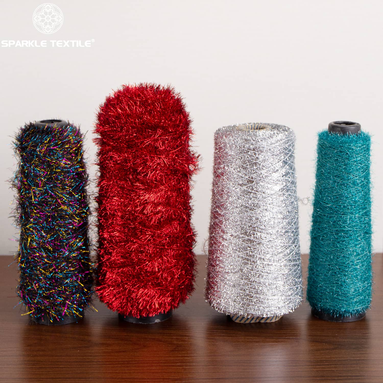 Metallic Tinsel Eyelash Yarn Feather Yarn Polyester Shiny Metallic Thread Feather Fancy Yarn for Festival Garment Knitting
