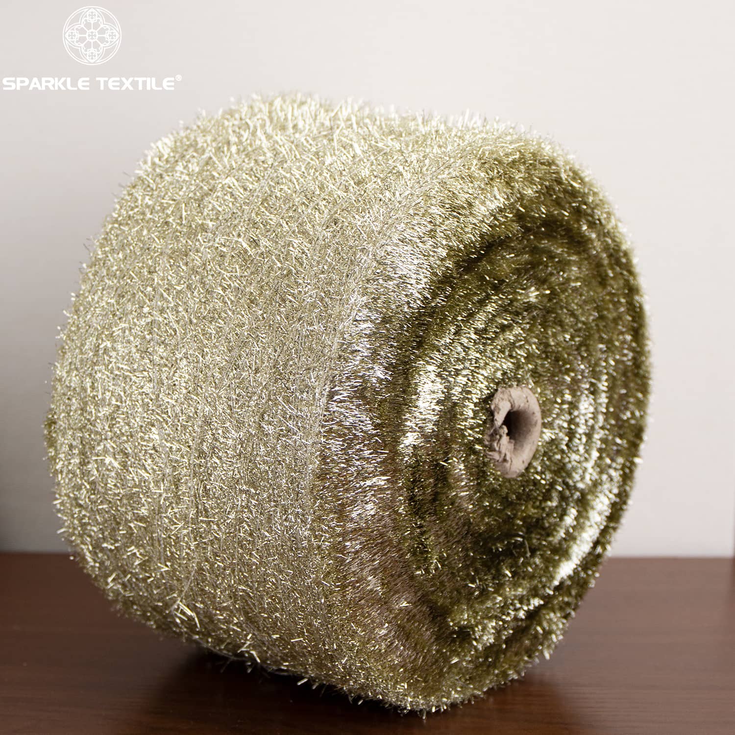 Metallic Tinsel Eyelash Yarn Feather Yarn Polyester Shiny Metallic Thread Feather Fancy Yarn for Festival Garment Knitting