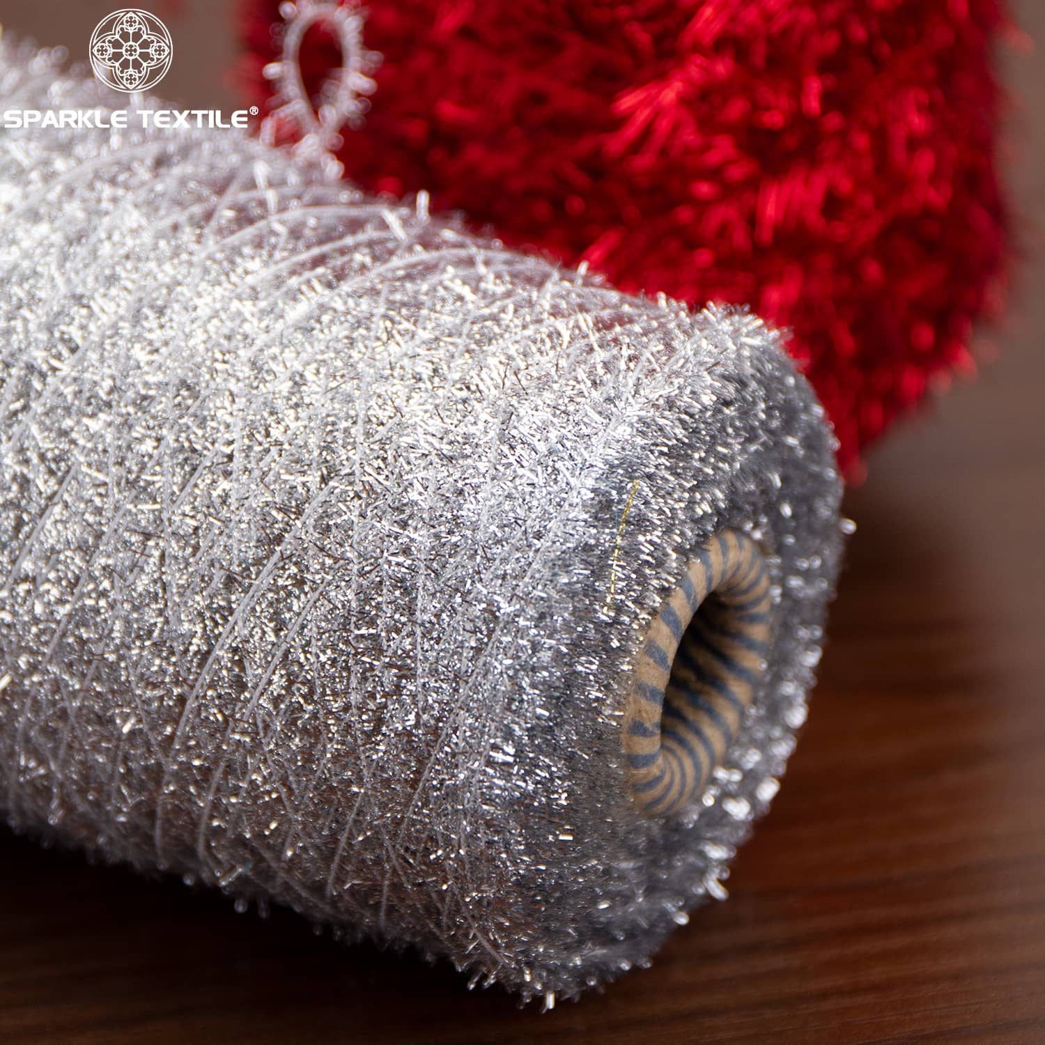 Metallic Tinsel Eyelash Yarn Feather Yarn Polyester Shiny Metallic Thread Feather Fancy Yarn for Festival Garment Knitting
