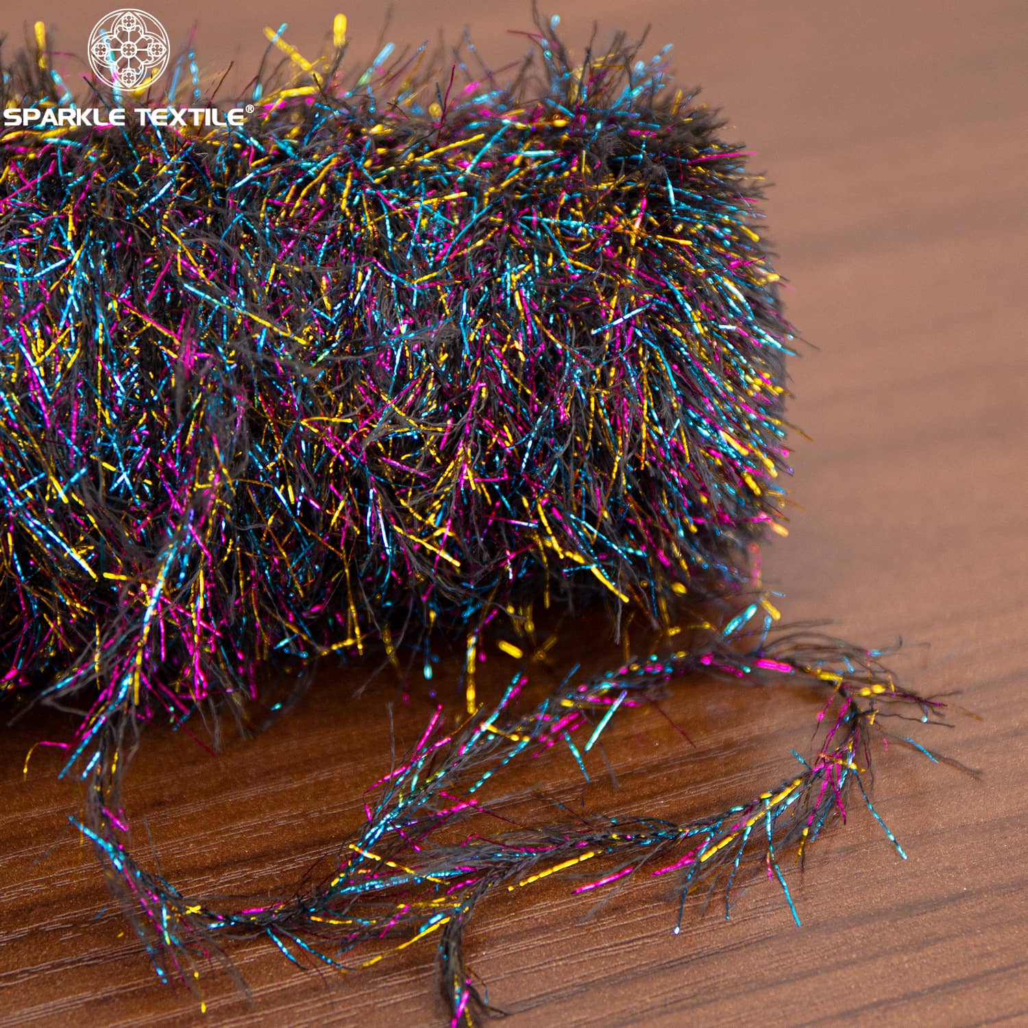 Metallic Tinsel Eyelash Yarn Feather Yarn Polyester Shiny Metallic Thread Feather Fancy Yarn for Festival Garment Knitting