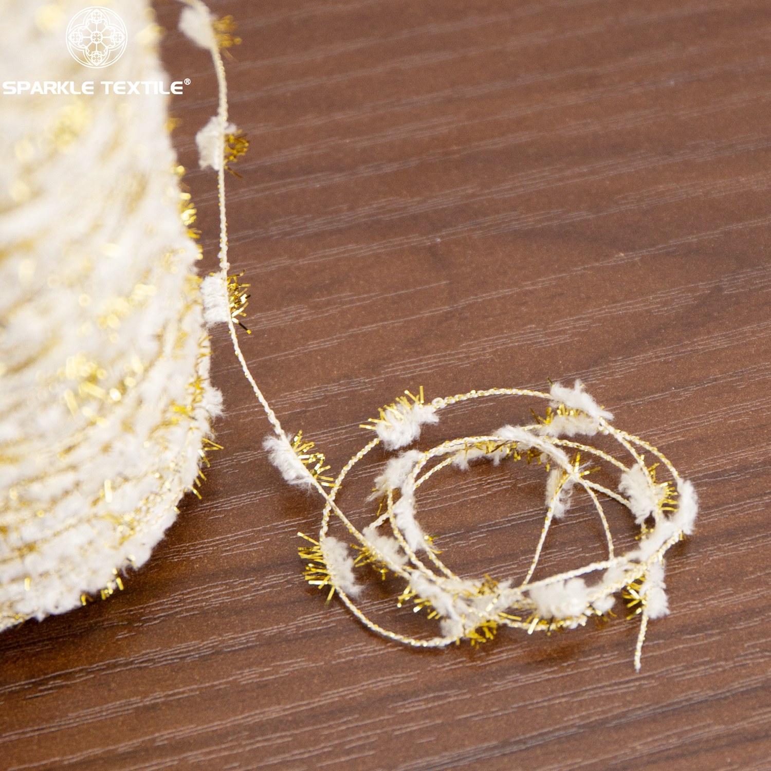 Gold White Fancy Novelty Yarn Gold White Fancy Novelty Yarn