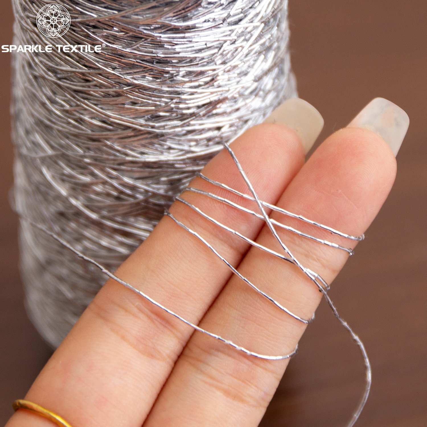 Silver Polyester Metallic Fancy Yarn Thick Silver Lurex Yarn for Knitting Weaving Garment Embroidery Textile Decoration