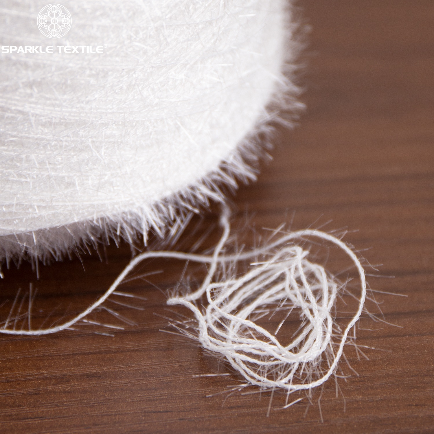 Eyelash Fancy Yarn White Polyester Feather Fluffy Yarn for Knitting Weaving Garment Textile Decoration