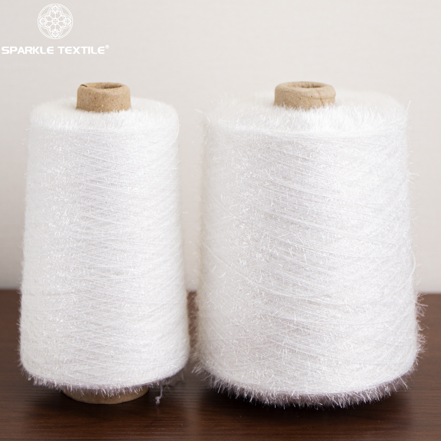 Eyelash Fancy Yarn White Polyester Feather Fluffy Yarn for Knitting Weaving Garment Textile Decoration