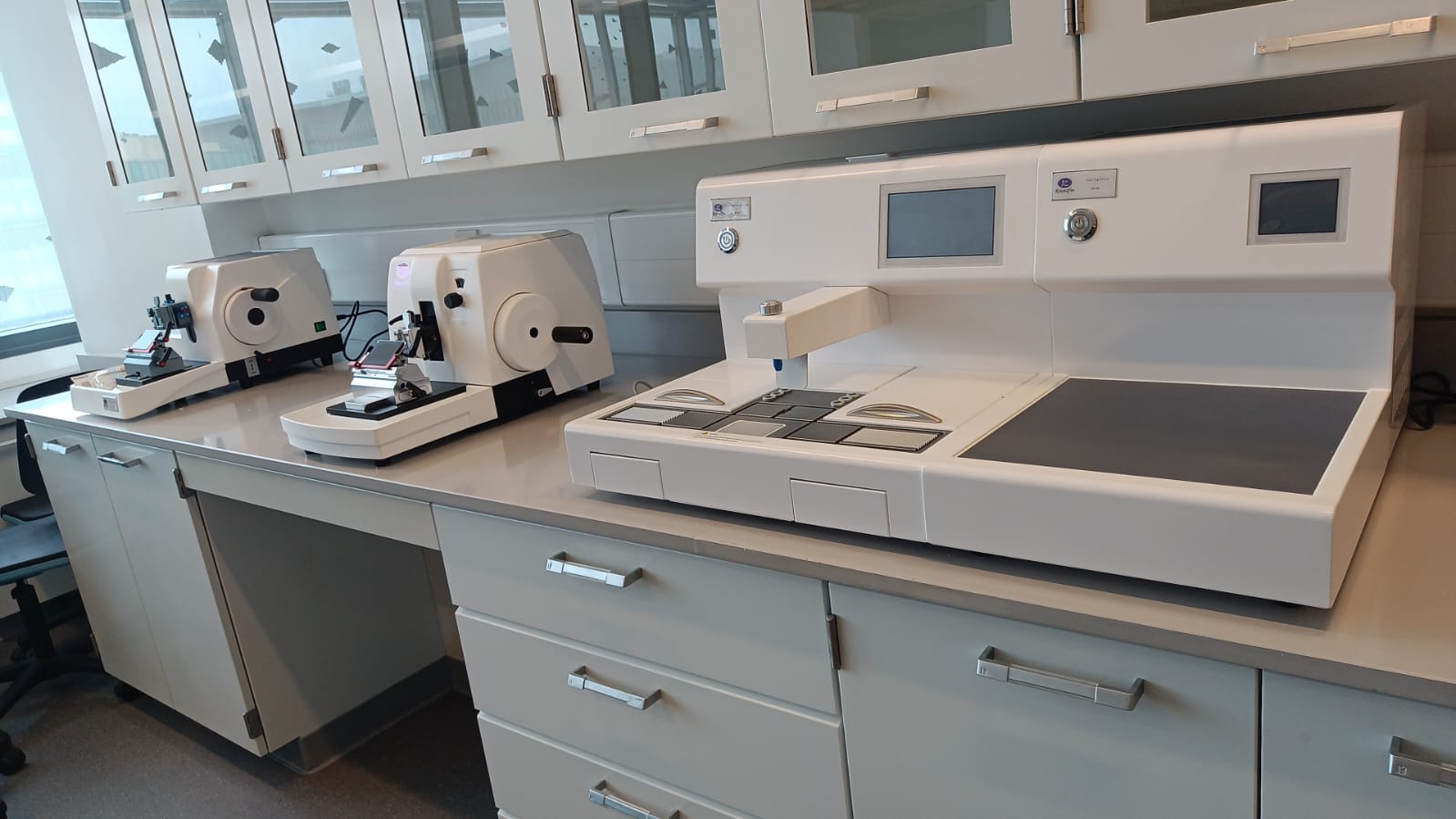 A University in Kuwait Received Pathology Equipment