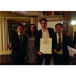 Vær vidne til den svenske kundes ærefulde øjeblik