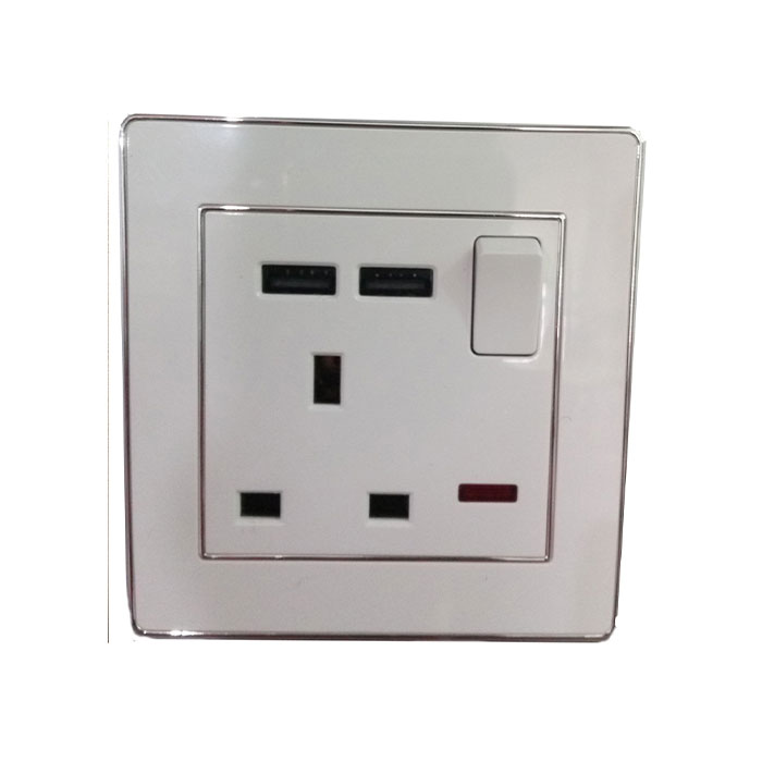 13A Brithish Wall Socket With 2.1A USB