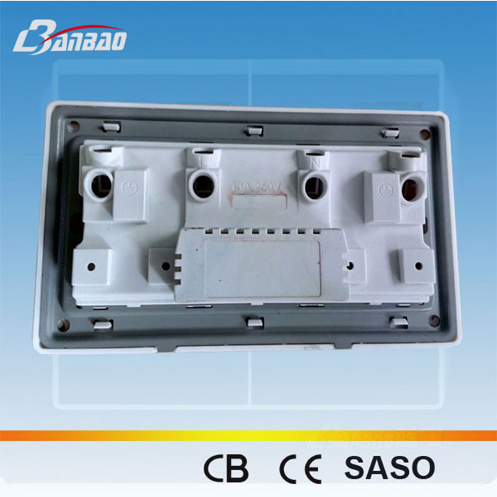 13A Brithish Wall Socket With 2.1A USB