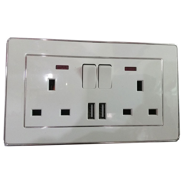 13A Brithish Wall Socket With 2.1A USB