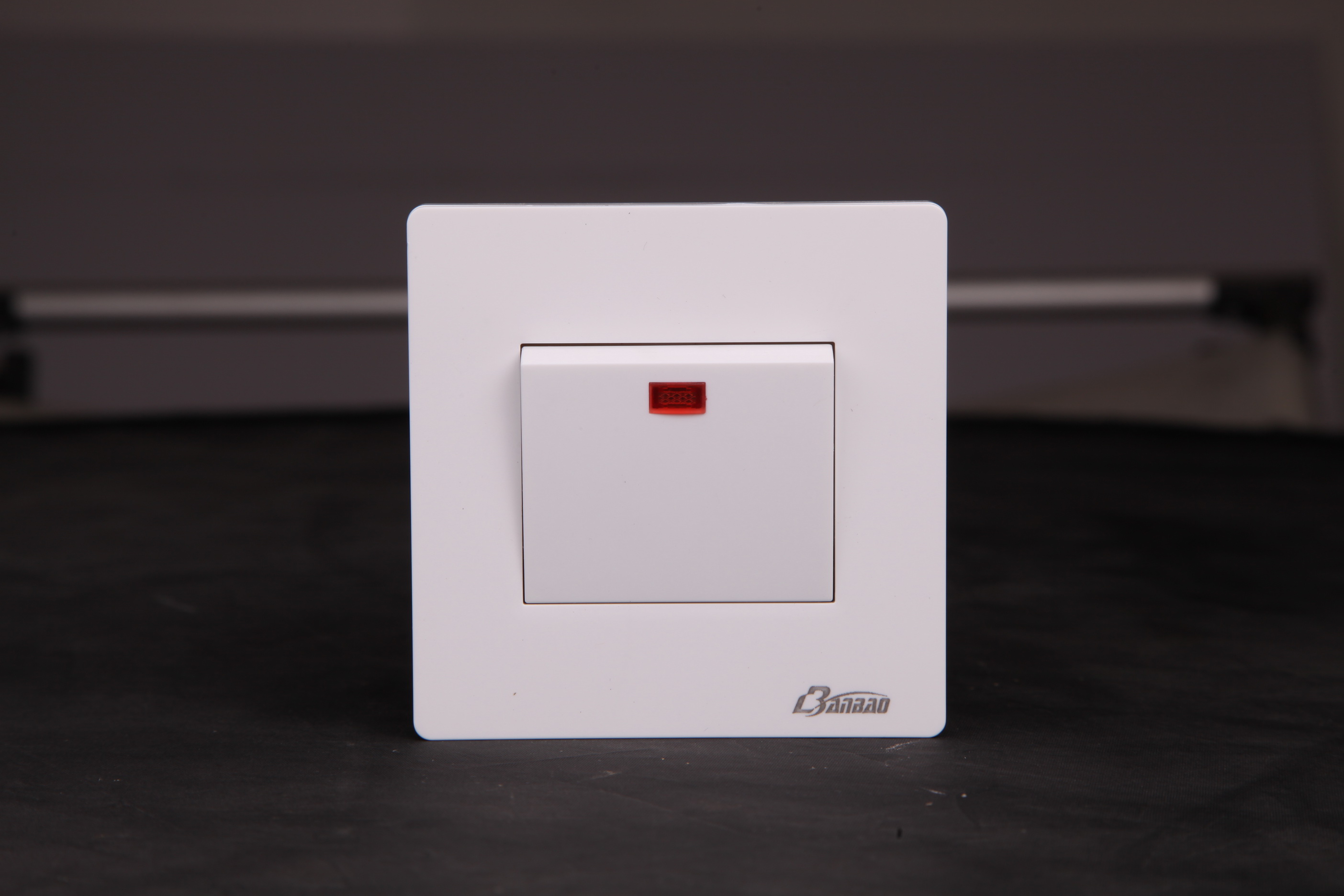 How to distinguish the quality of wall switch and socket