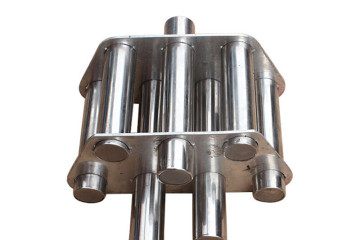 Vertical magnetic rod filter