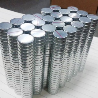 Nam châm đĩa neodymium mạ kẽm nhỏ, mỏng, chính xác cao, làm bằng NdFeB, sản xuất theo yêu cầu.