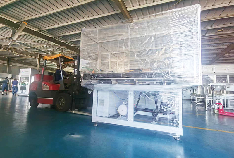 पूरी तरह से ऑटो पीईटी डायपर पैकिंग मशीन यू-प्ले के लिए तैयार की गई है