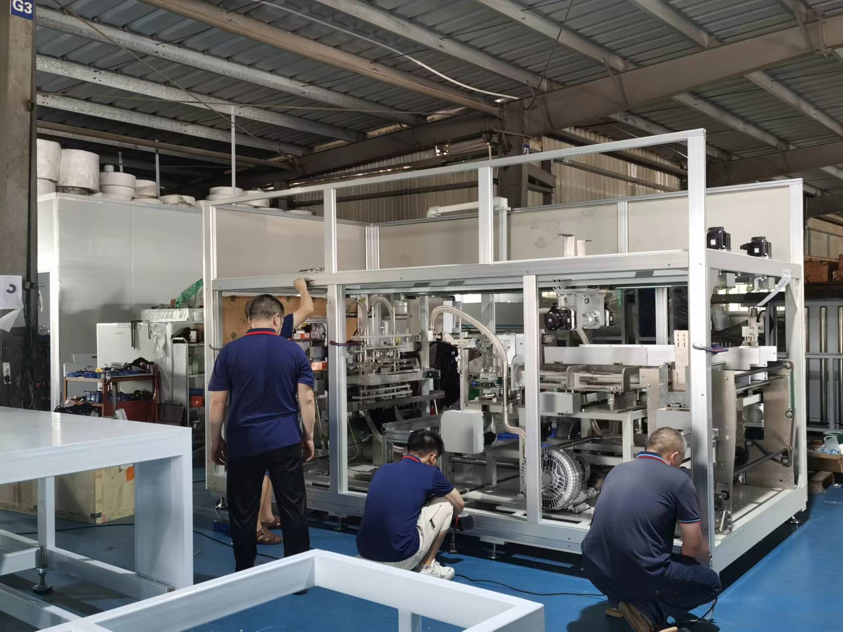 완전 자동. 러시아 고객을 위한 성인용 바지 포장기가 초기 개발 중입니다.