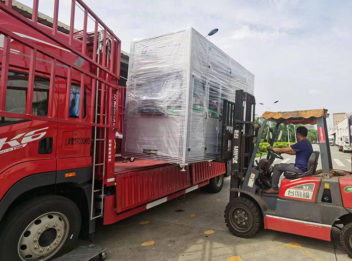 반자동 풀업 팬츠 포장기 및 스태커가 MEIQIBAO로 배송됨