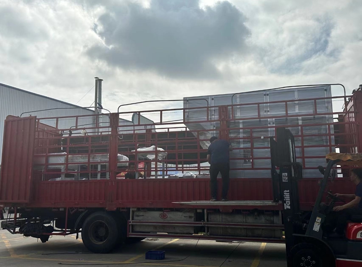 LAOYOUFU에 고속 풀서보 성인용 기저귀 포장기 납품