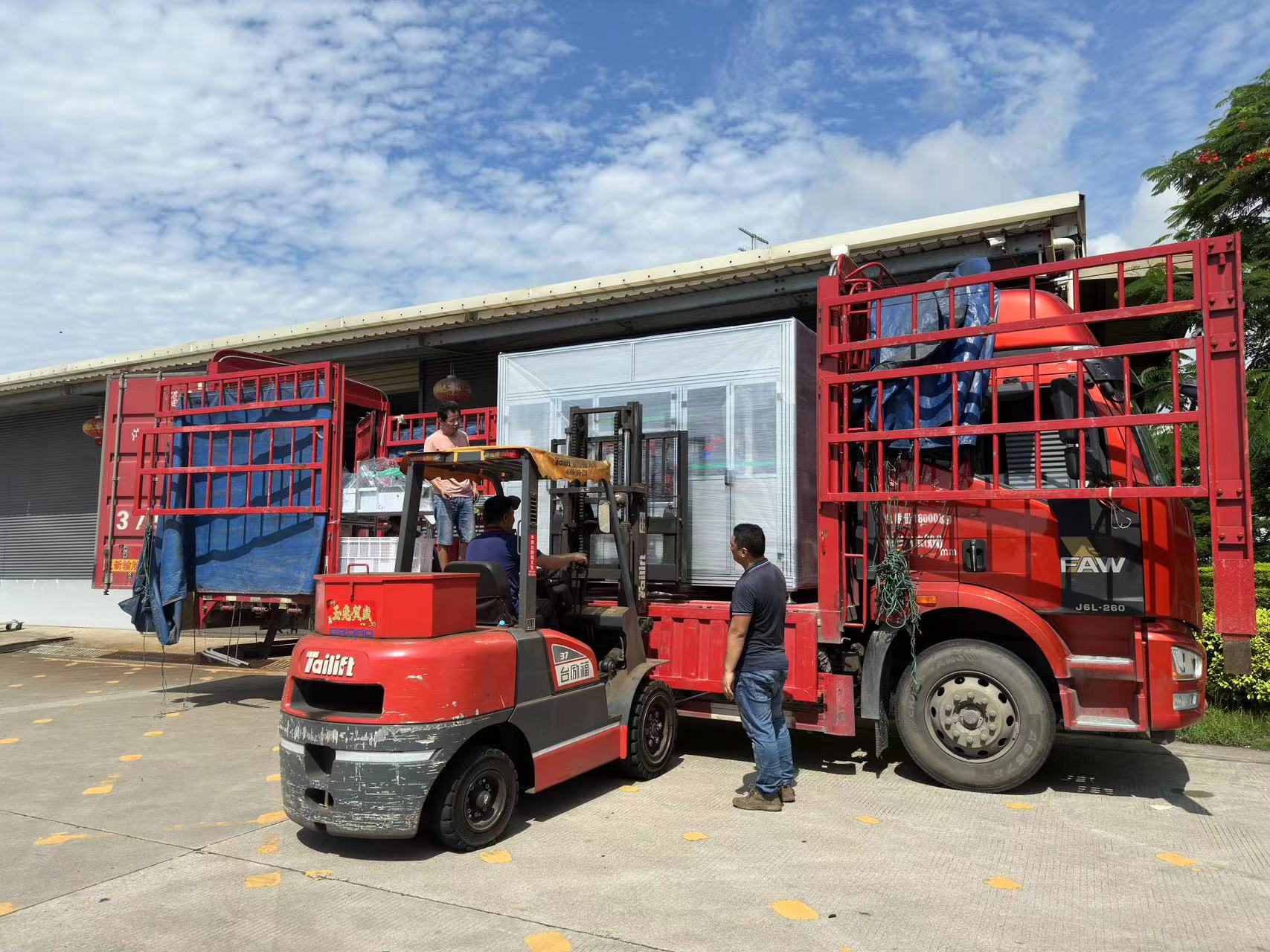 PENGIRIMAN SEMI-AUTO KECEPATAN MENENGAH. MESIN PENGEMASAN CELANA PULL-UP BAYI KE HUIKANGNG
