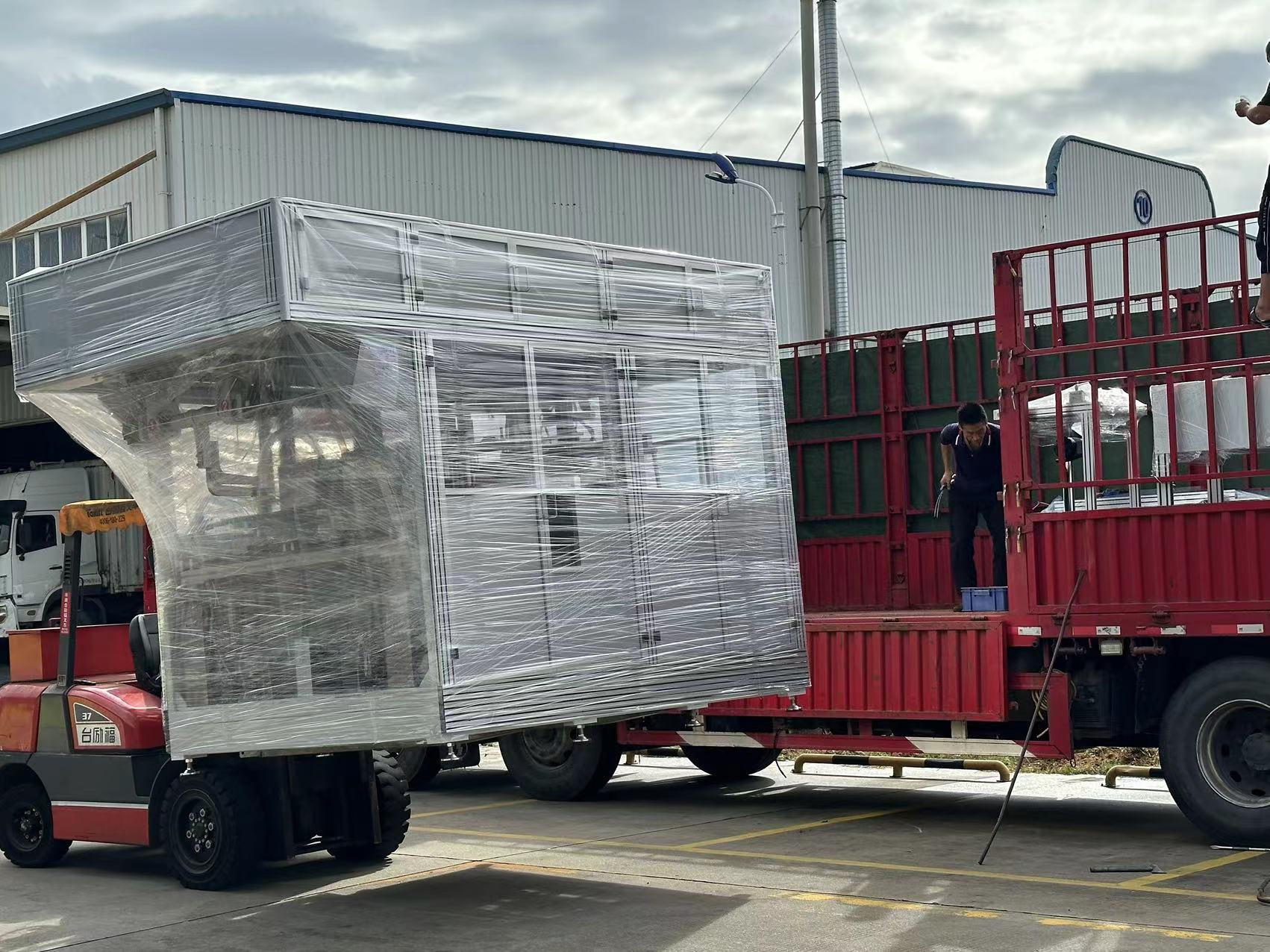 KELAJUAN TINGGI SEPENUHNYA AUTO. BAGGER SELUAR BAYI SEDANG DIHANTAR KE HANWEI