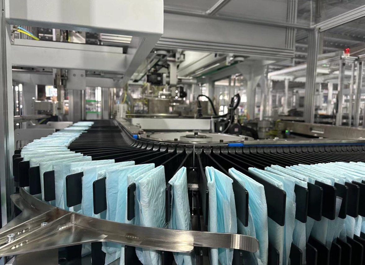 MESIN PEMBUNGKUS BAWAH TATASAN MENEGAK TELAH DIBANGUNKAN DAN HAMPIR SIAP