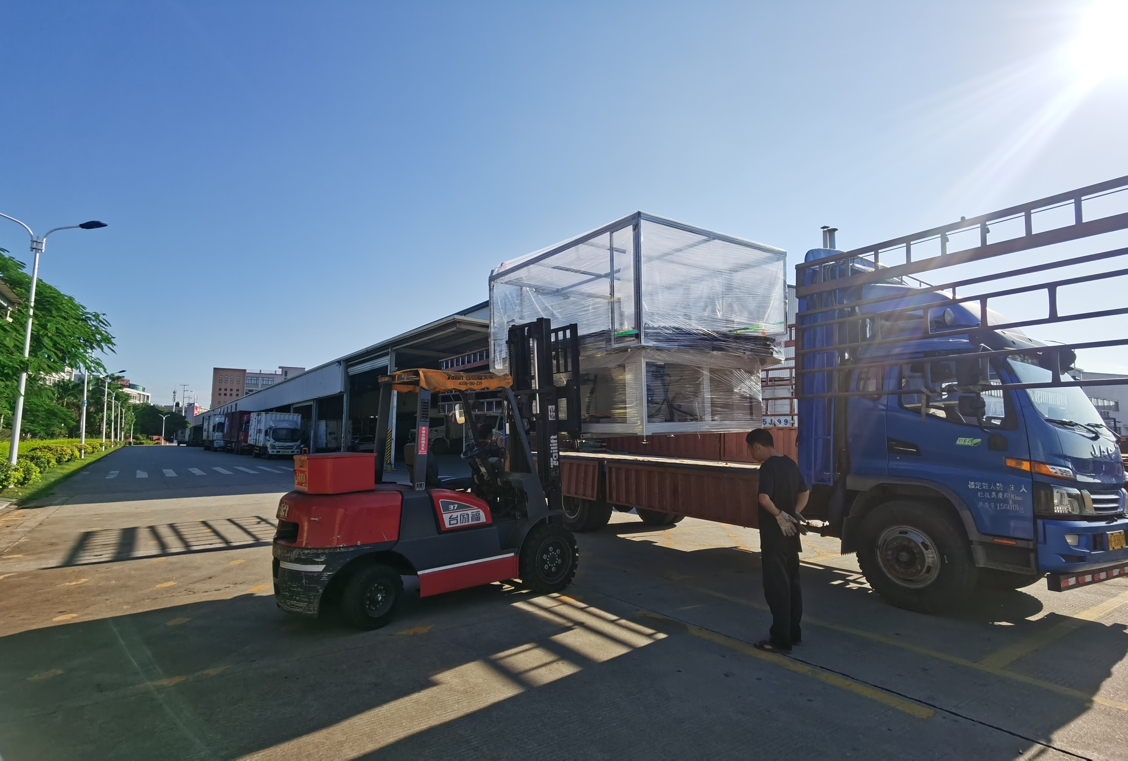 बेबी डायपर के लिए स्टेकर हनवेई में वितरित किया जाएगा