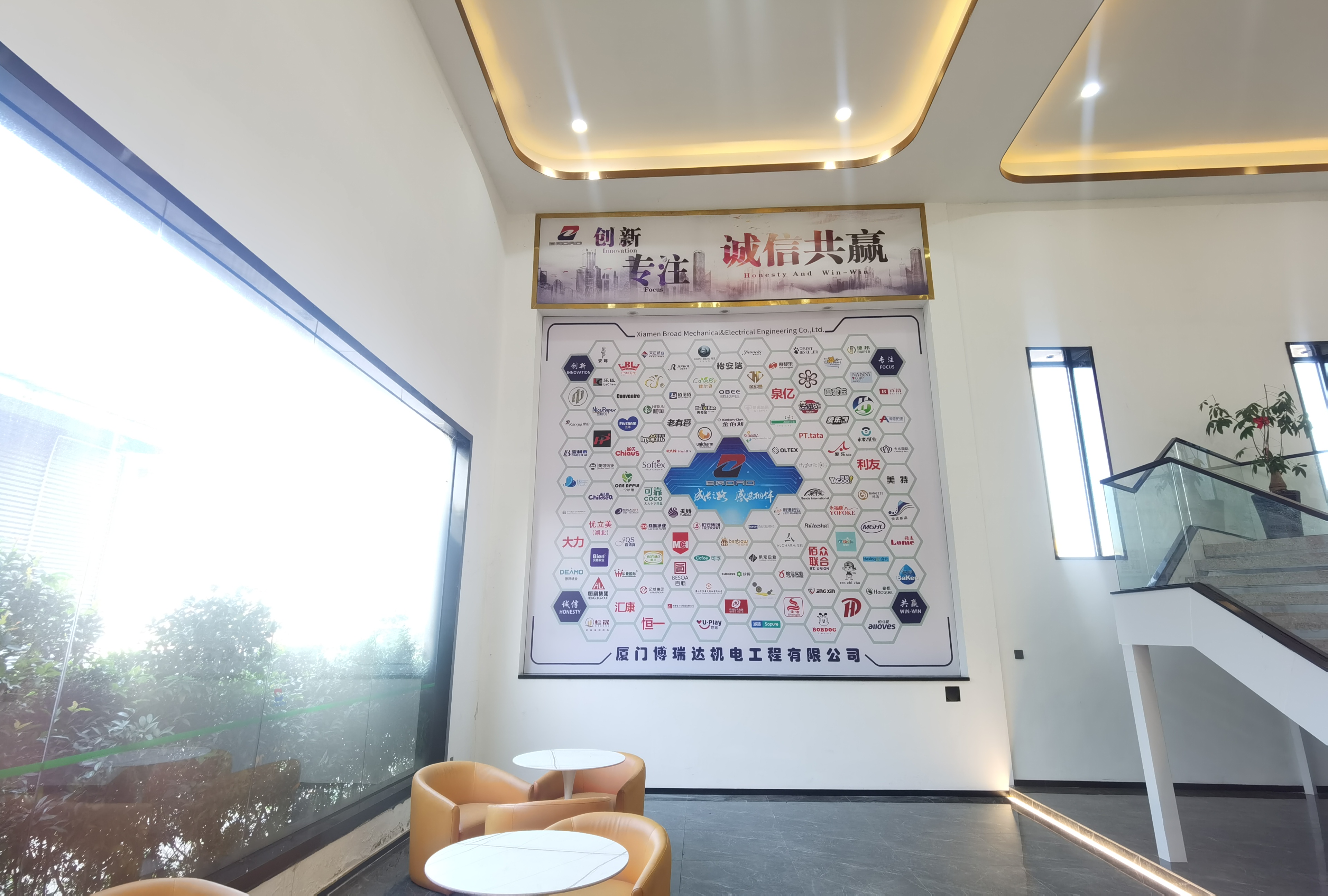 NEW LIGHTBOXES FOR THE NEW ATMOSPHERE FOR BROAD