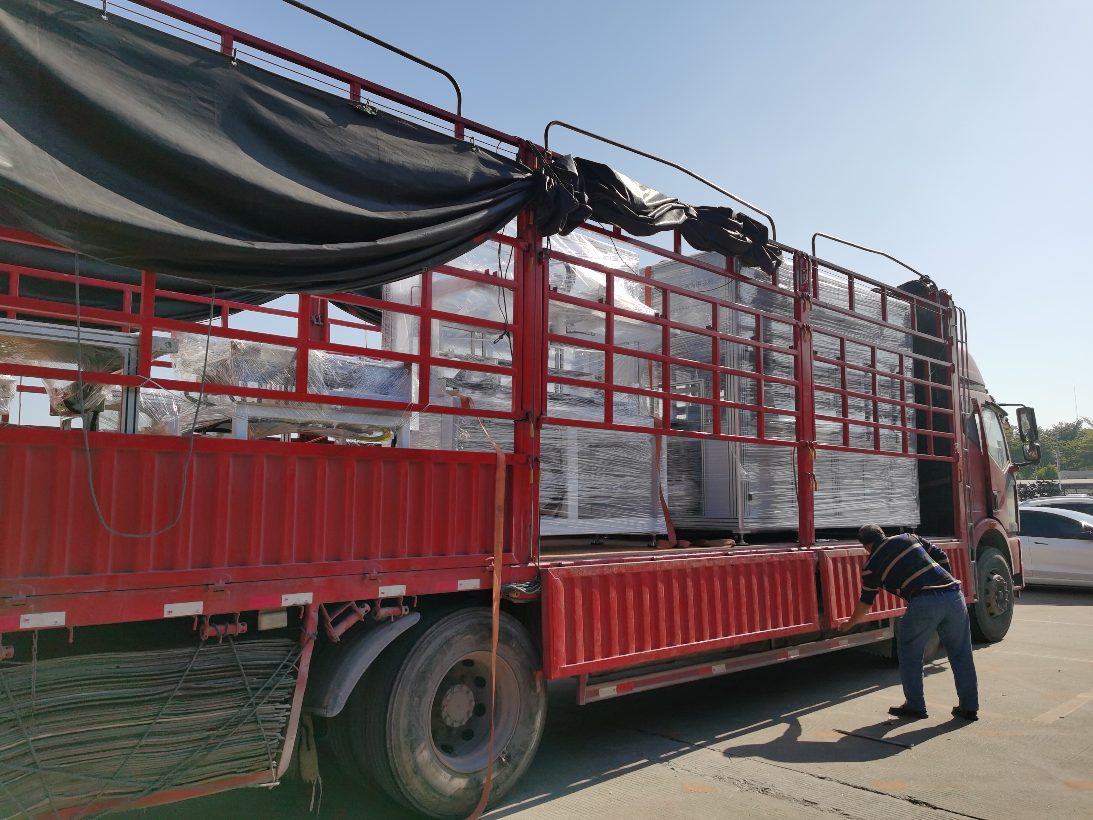 MÁQUINA EMBALADORA DE PANTALONES PULL-UP SEMI AUTOMÁTICA A JUSON