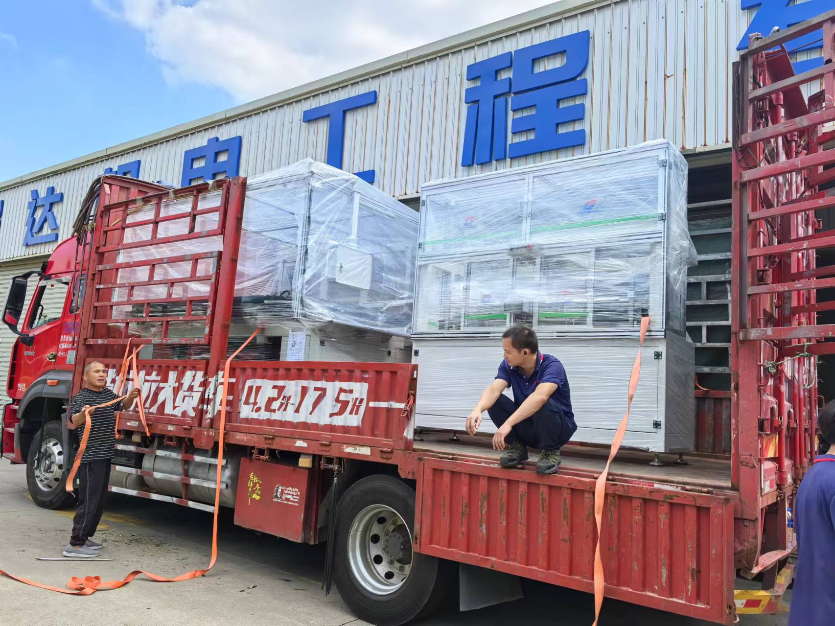 FULLY AUTO. DIAPERS PACKING MACHINE TO MINGHUI