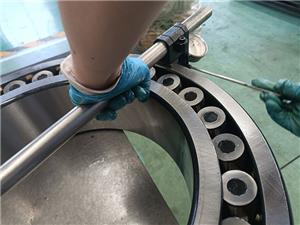 Quality inspection of cylindrical roller bearings