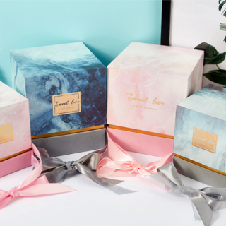 Πολυτελές κουτί δώρου με κεριά με κορδέλα