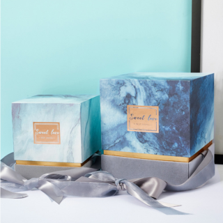 Πολυτελές κουτί δώρου με κεριά με κορδέλα