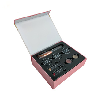 Rosa bedruckte Versandbox aus Wellpappe