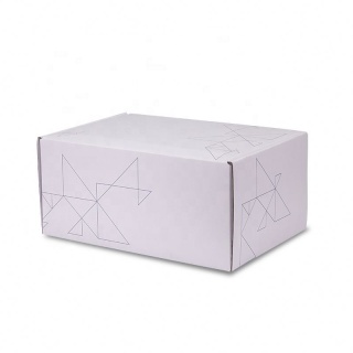 Белый почтовый ящик из гофрированного картона