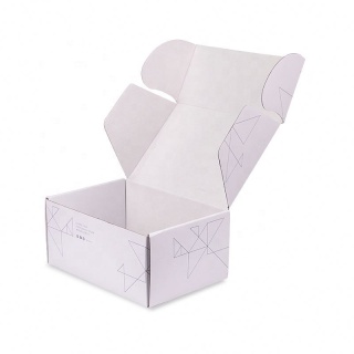 Белый почтовый ящик из гофрированного картона