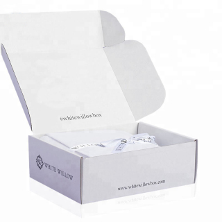 Cajas postales de cartón corrugado impresas a una cara