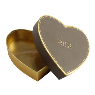 علبة شوكولاتة حساسة على شكل قلب