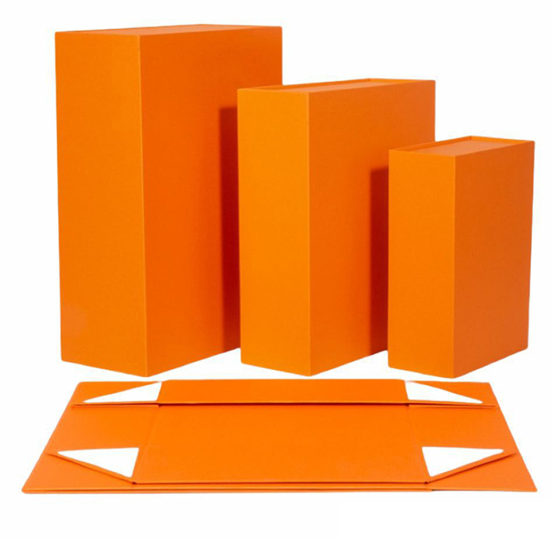 Bella confezione regalo di abbigliamento magnetico