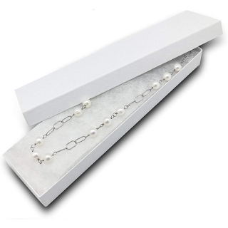 Pequena caixa de joias de papelão branco