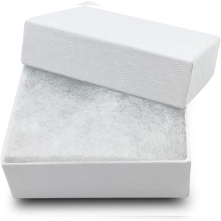 Pequena caixa de joias de papelão branco