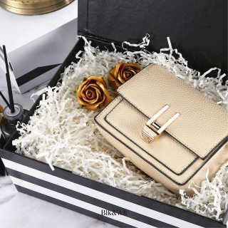 Μαύρα τυπωμένα μεγάλα πτυσσόμενα χάρτινα κουτιά