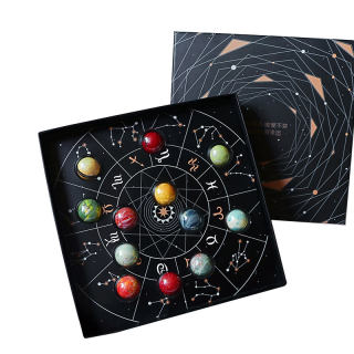 صندوق شوكولاتة مصنوع يدويًا بنجوم النجوم مع