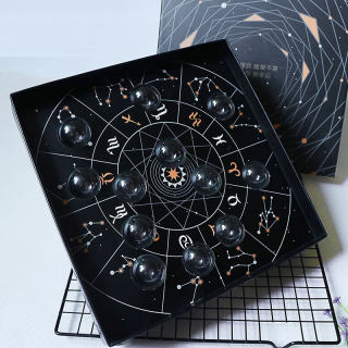 صندوق شوكولاتة مصنوع يدويًا بنجوم النجوم مع