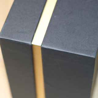 Caixa de vinho premium com papelão ondulado